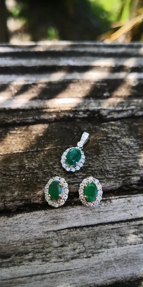 10K White gold Oval Emerald and diamond Halo Necklace