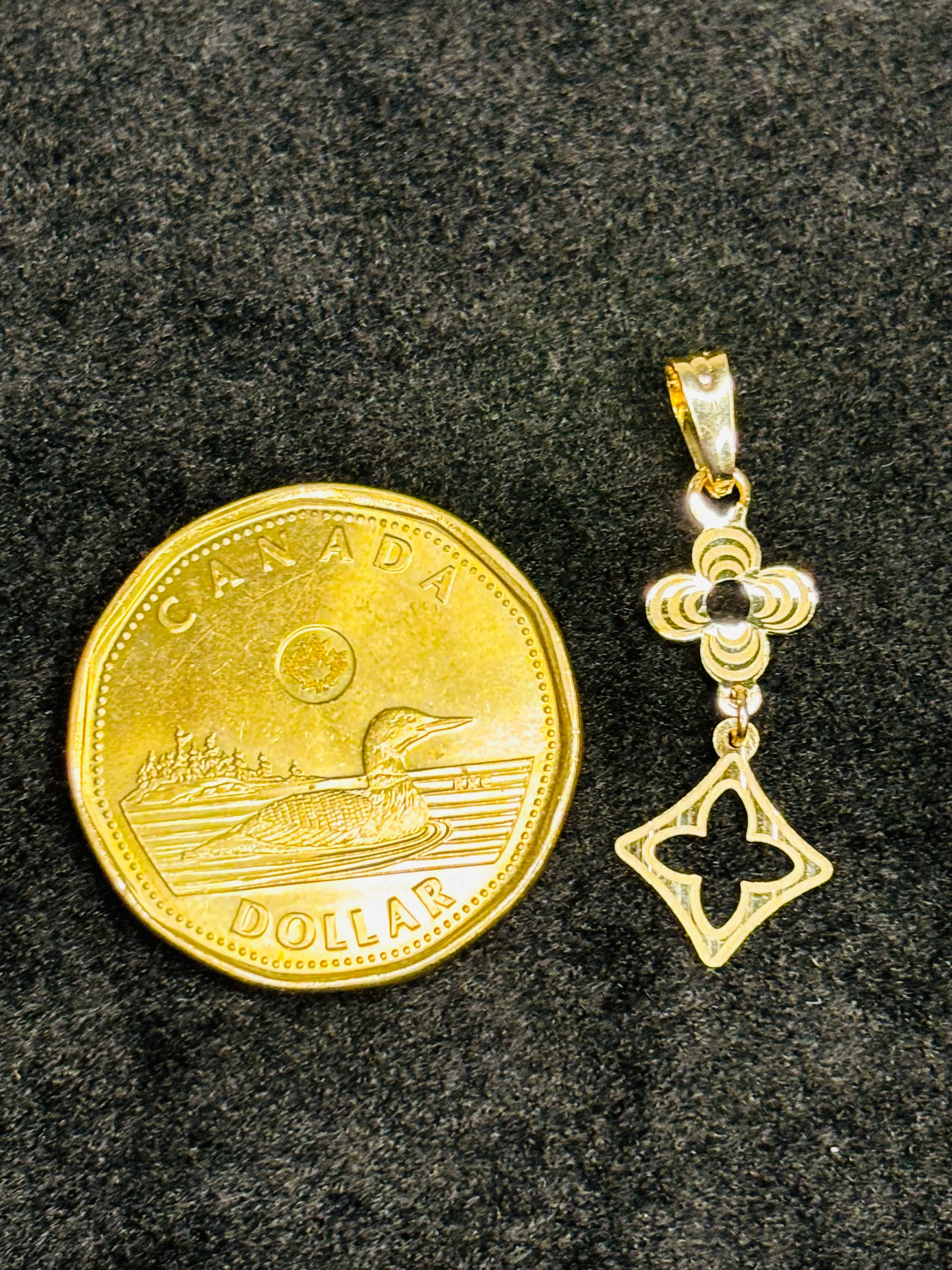 18K Gold Flower Pendant
