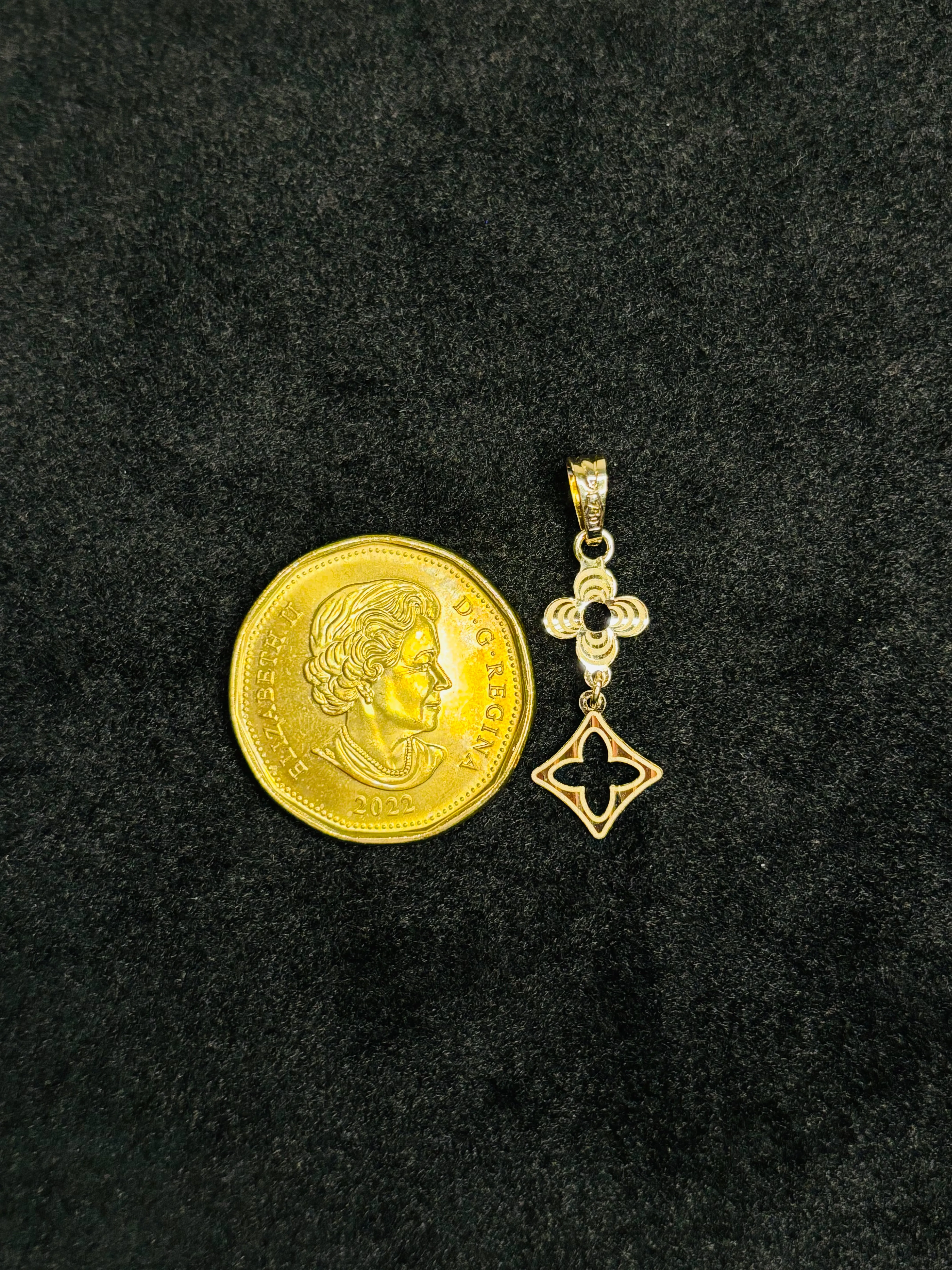 18K Gold Flower Pendant