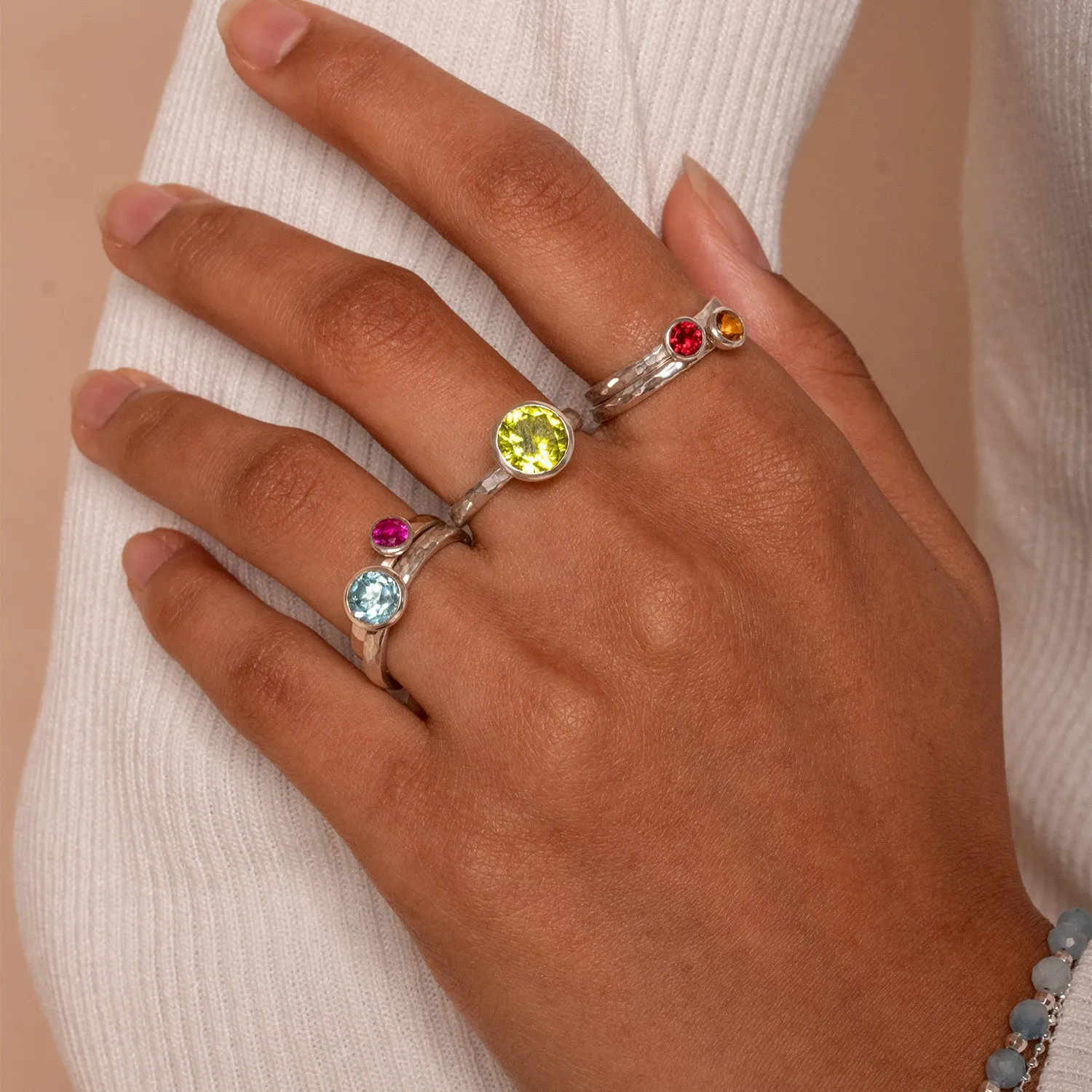 6mm Peridot Hammered Twinkle Ring