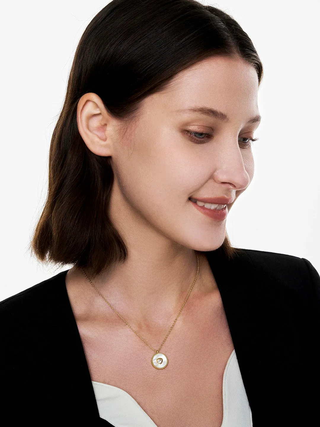 Classical Mother Of Pearl Pendant Necklace