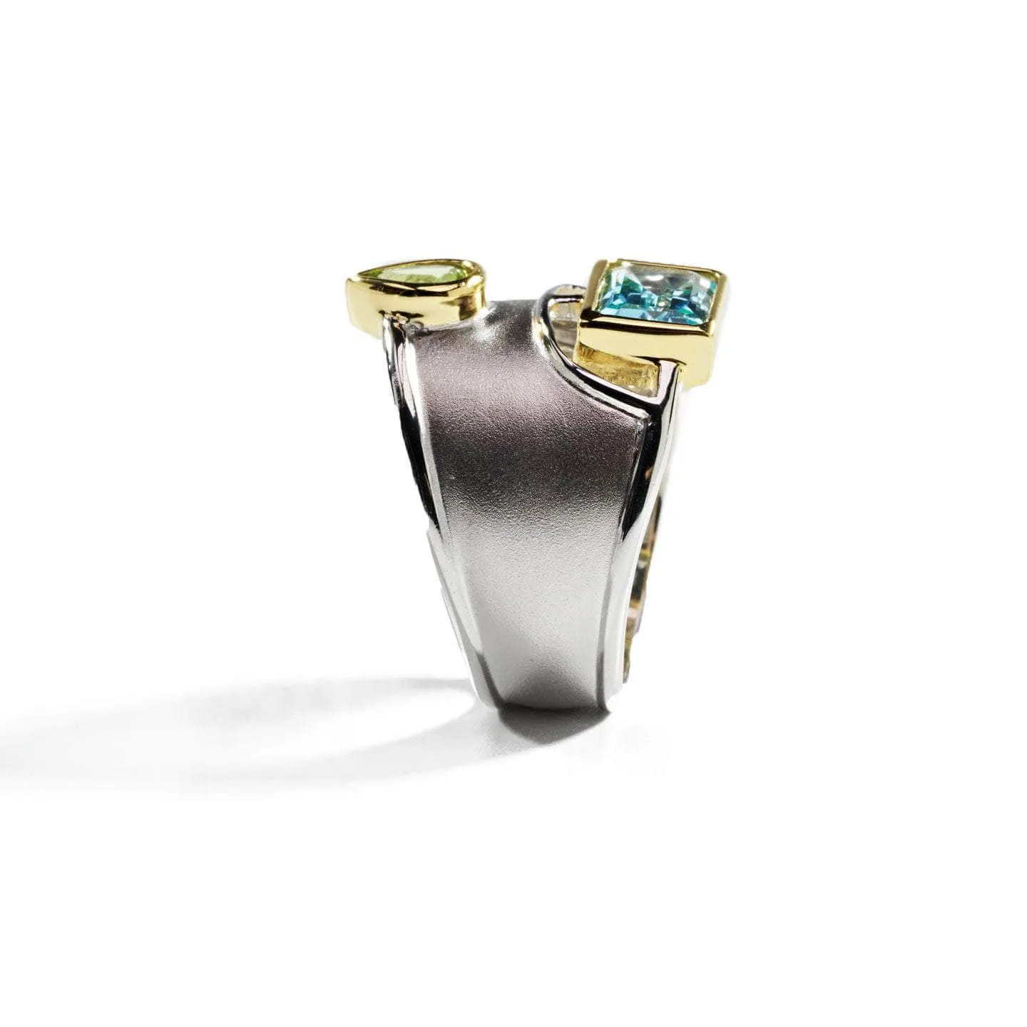 Deko Blue Topaz and Peridot Ring