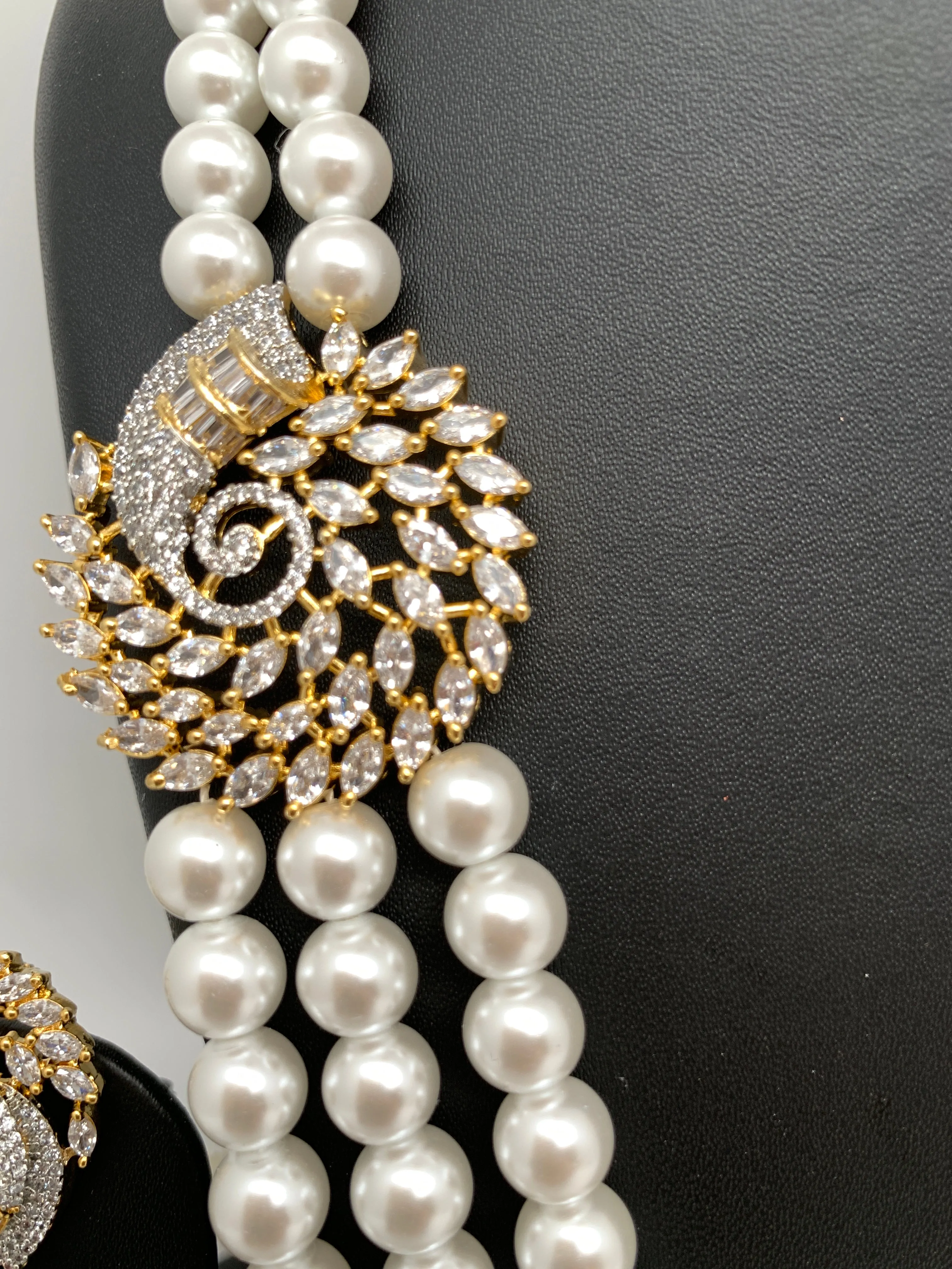 Dual Side Pendent Rani Haar with Shell Pearl Necklace