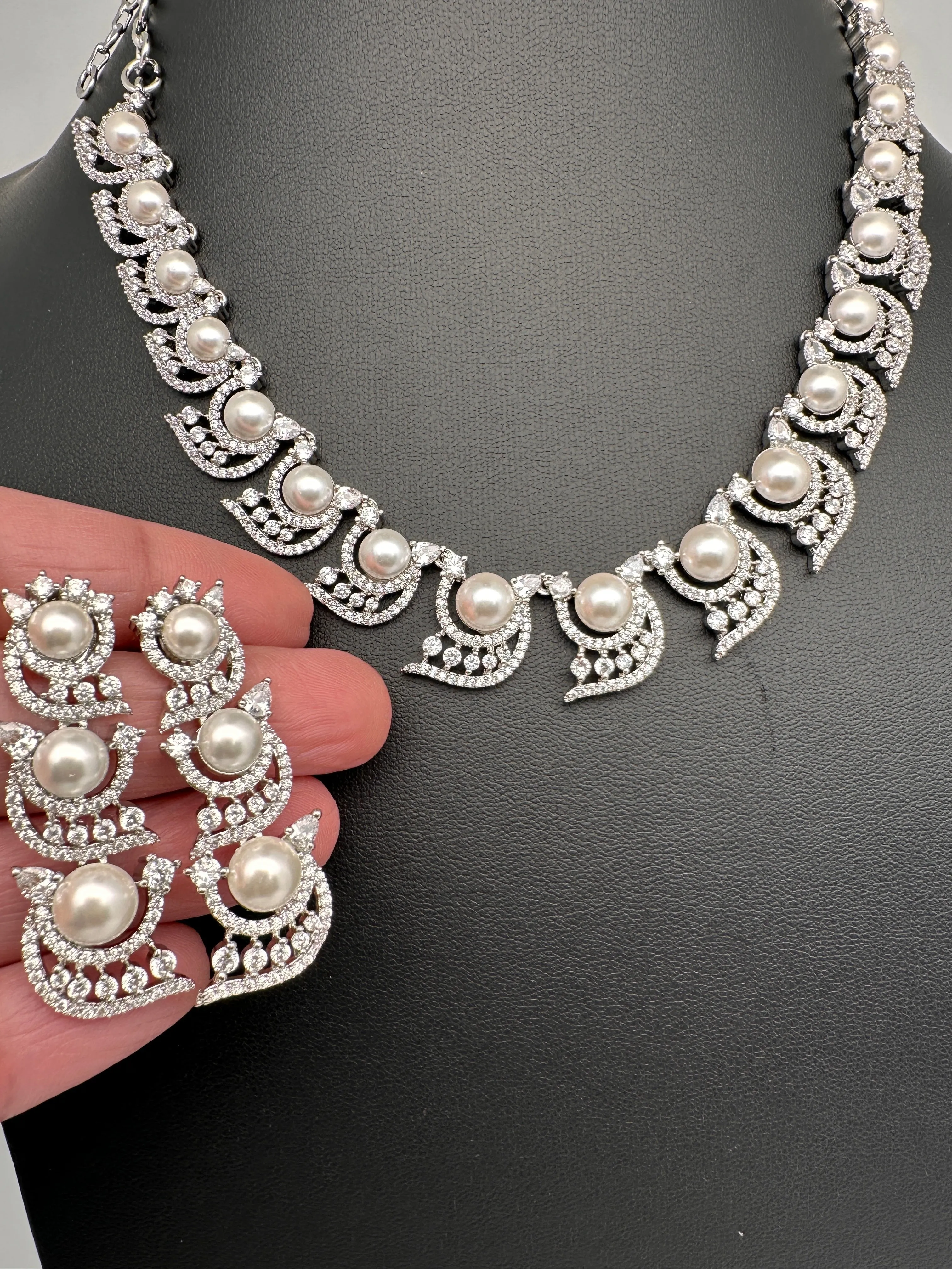Elegant Shell Pearl Color Necklace