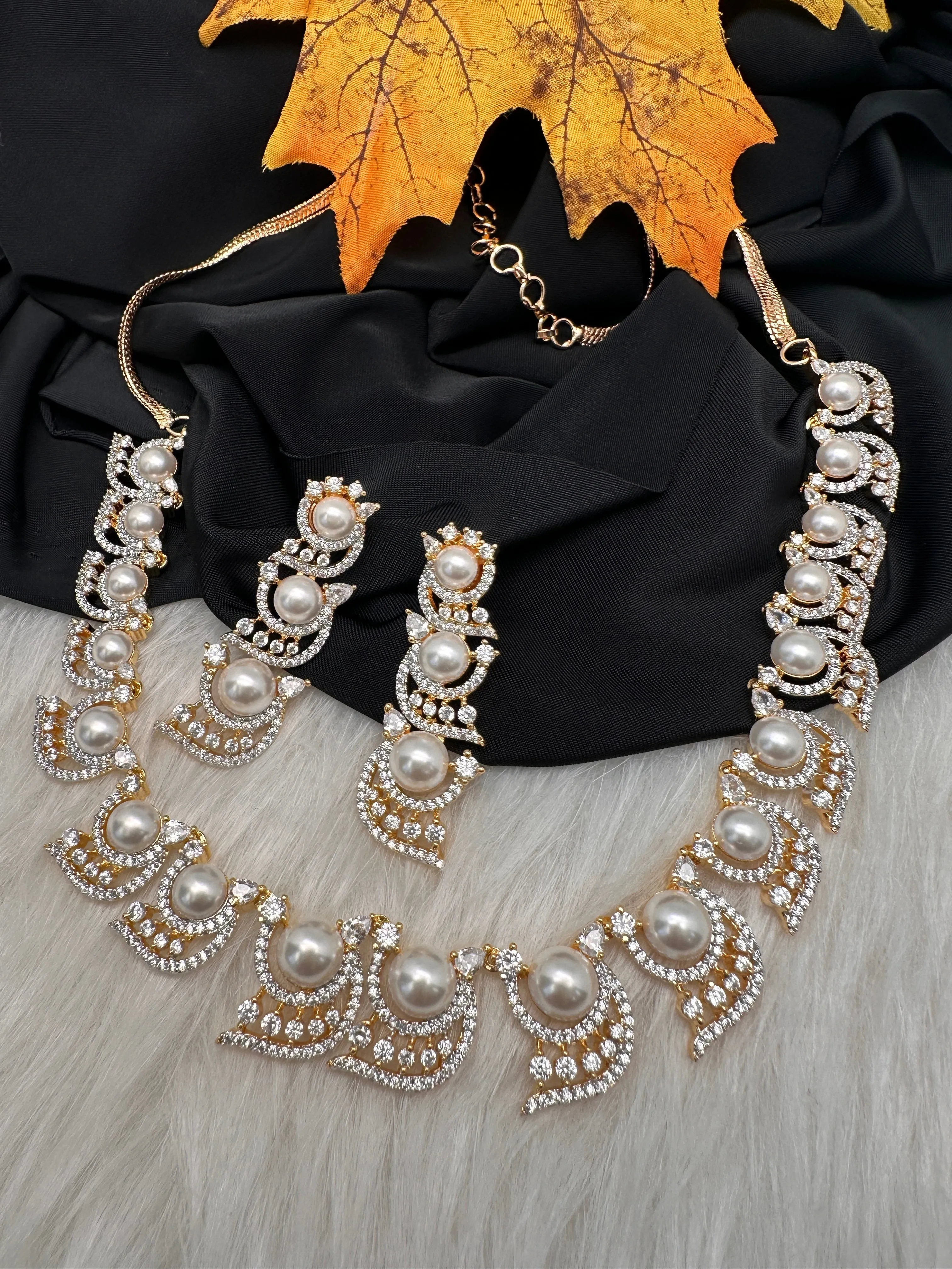 Elegant Shell Pearl Color Necklace