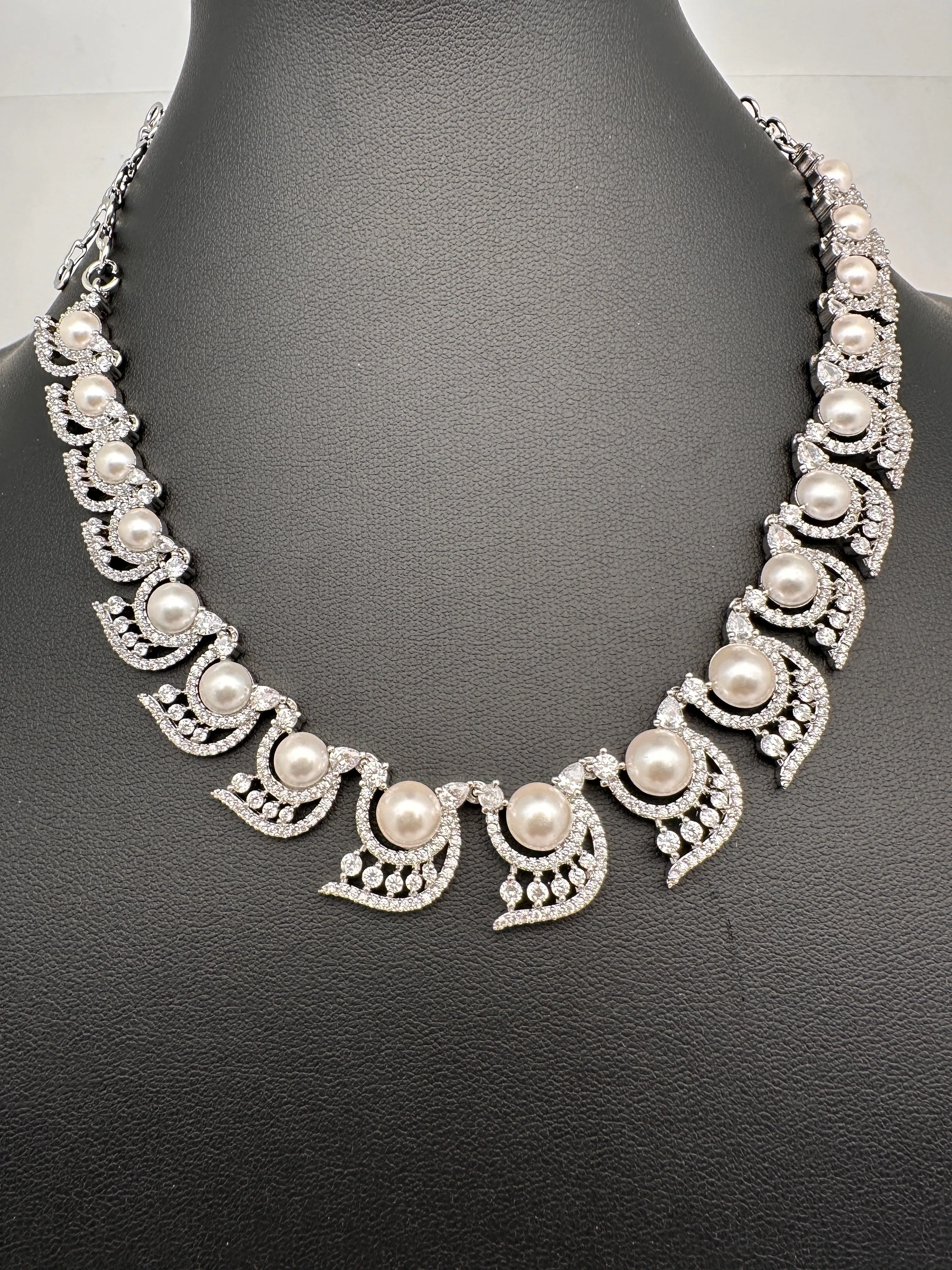 Elegant Shell Pearl Color Necklace