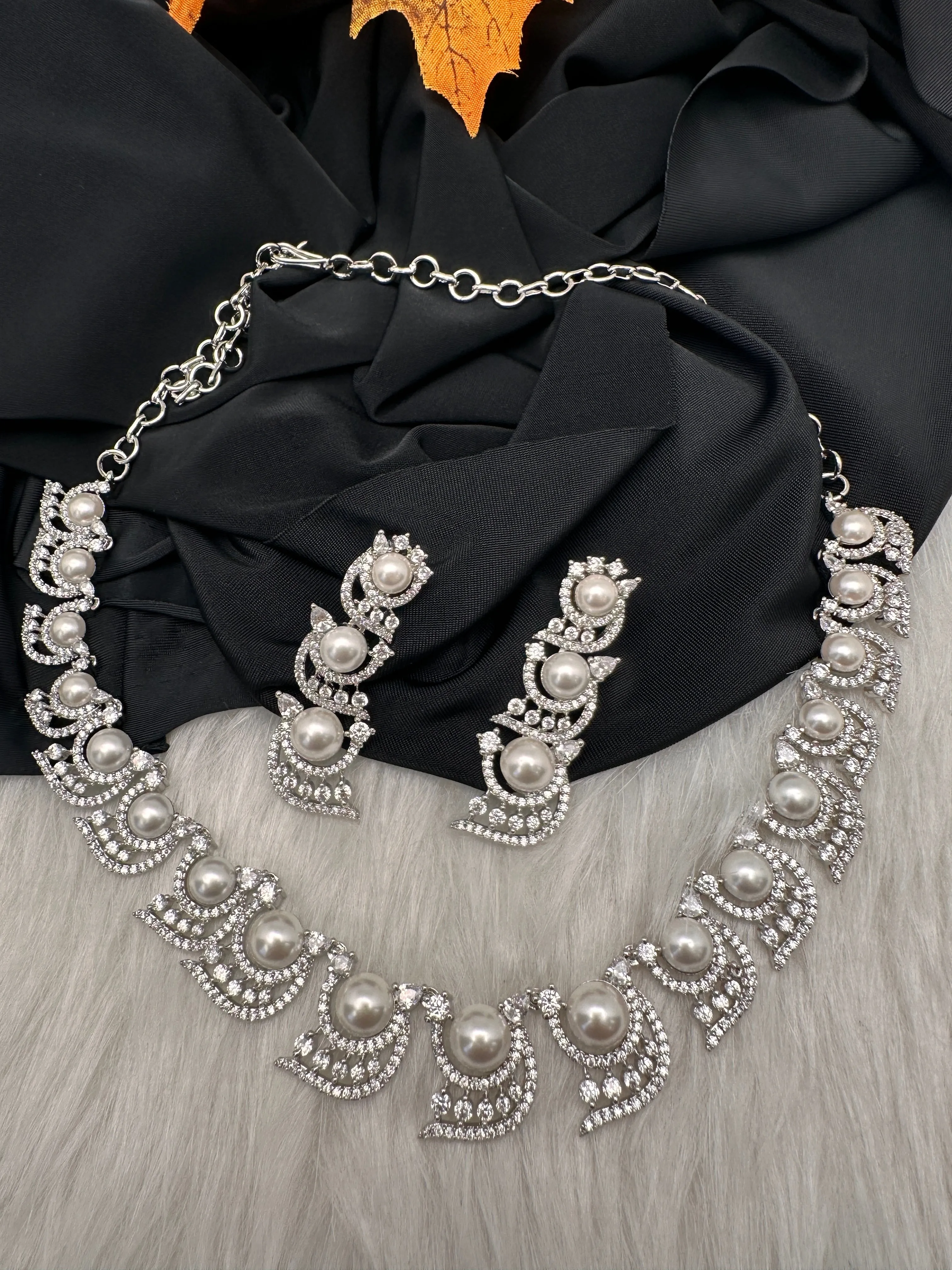 Elegant Shell Pearl Color Necklace