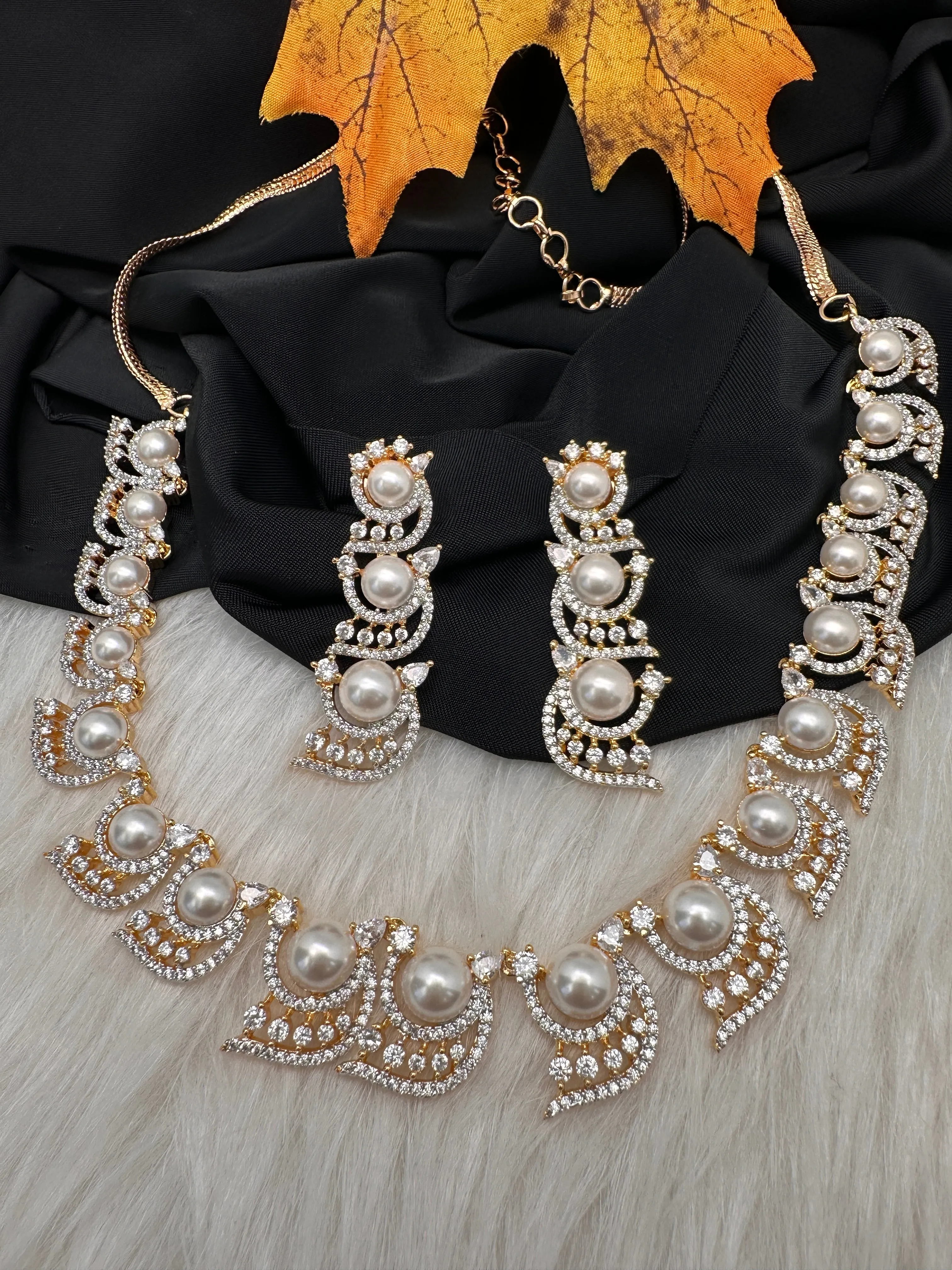 Elegant Shell Pearl Color Necklace