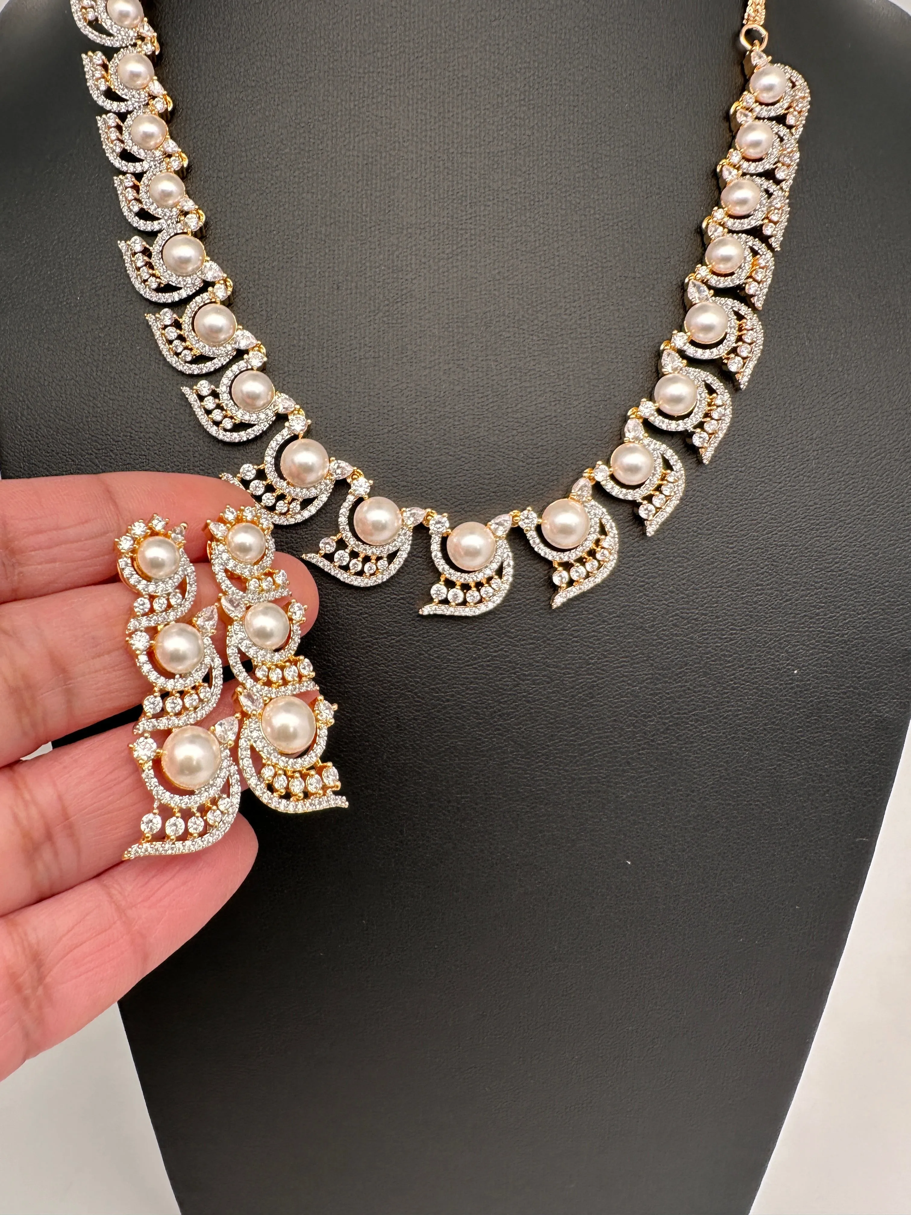 Elegant Shell Pearl Color Necklace