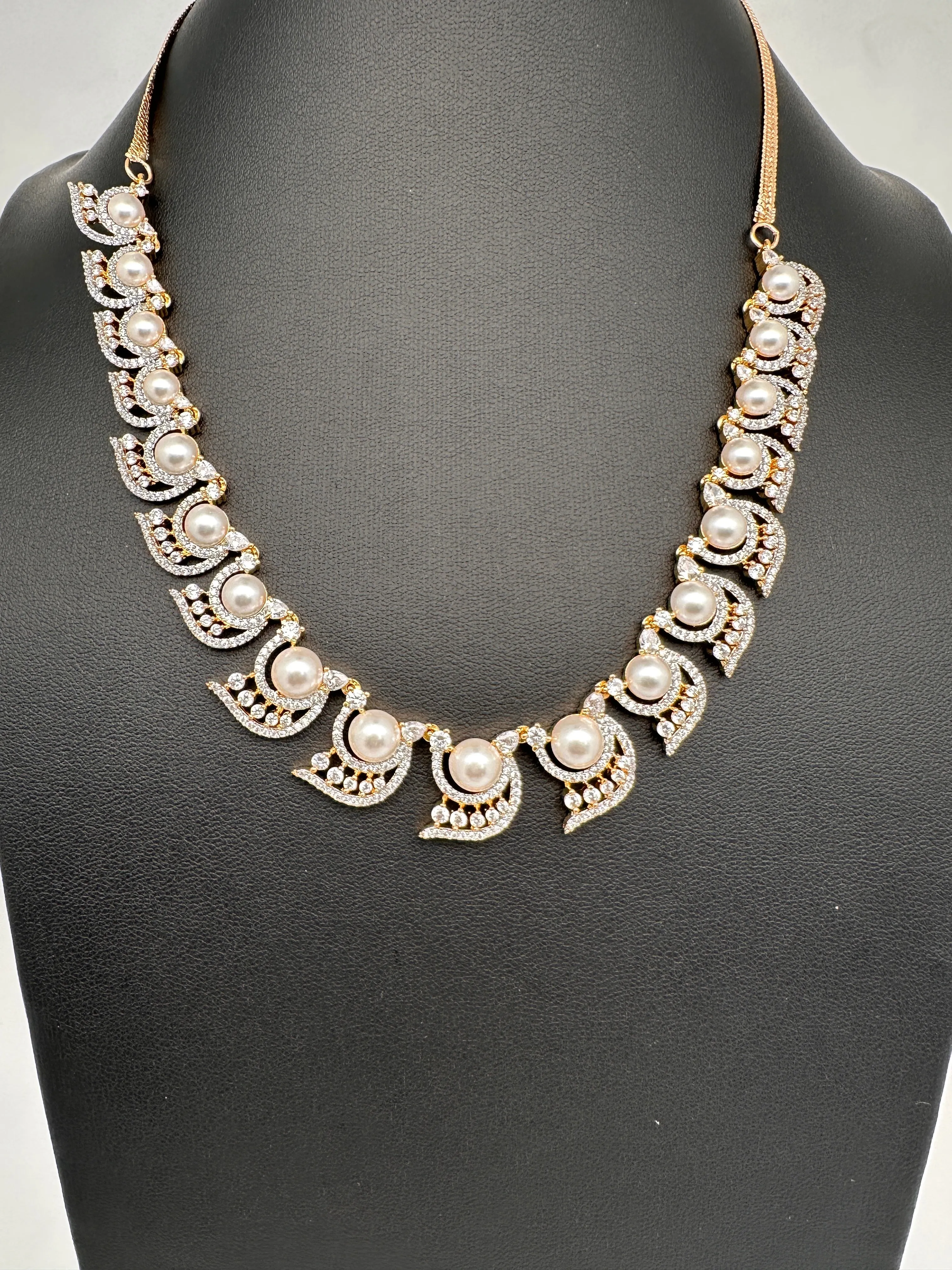 Elegant Shell Pearl Color Necklace