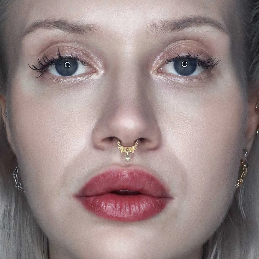 FERONIA. Peridot Droplet Septum - Gold