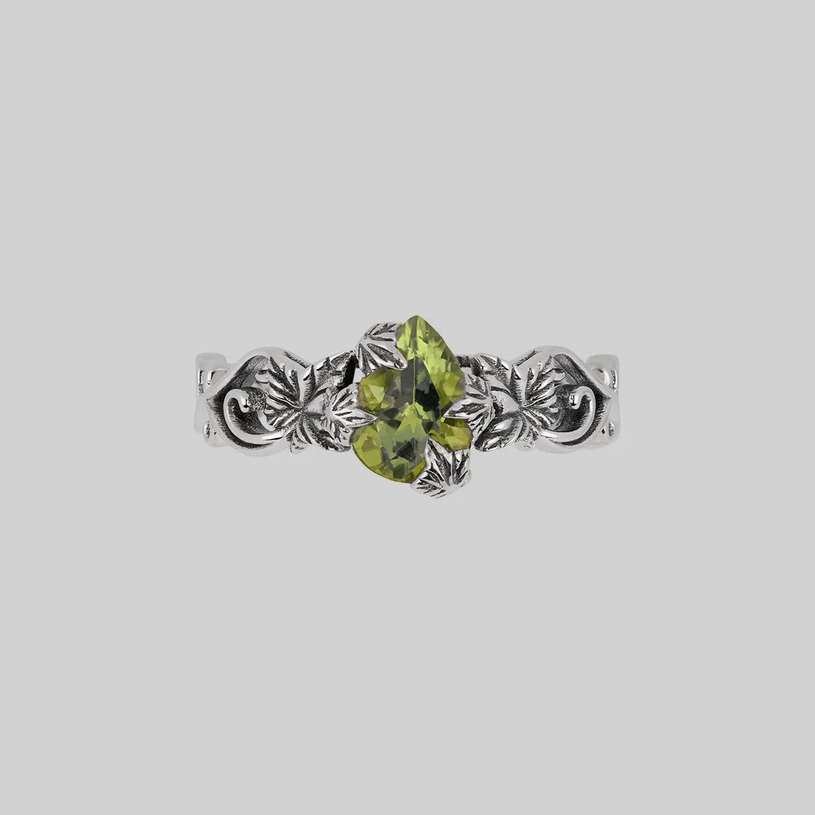 FERONIA. Secret Garden Peridot Ring - Silver