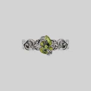 FERONIA. Secret Garden Peridot Ring - Silver
