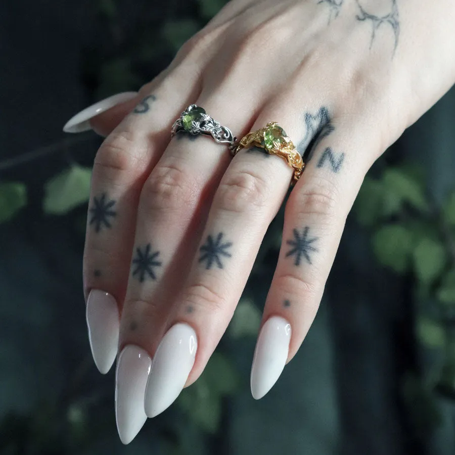 FERONIA. Secret Garden Peridot Ring - Silver