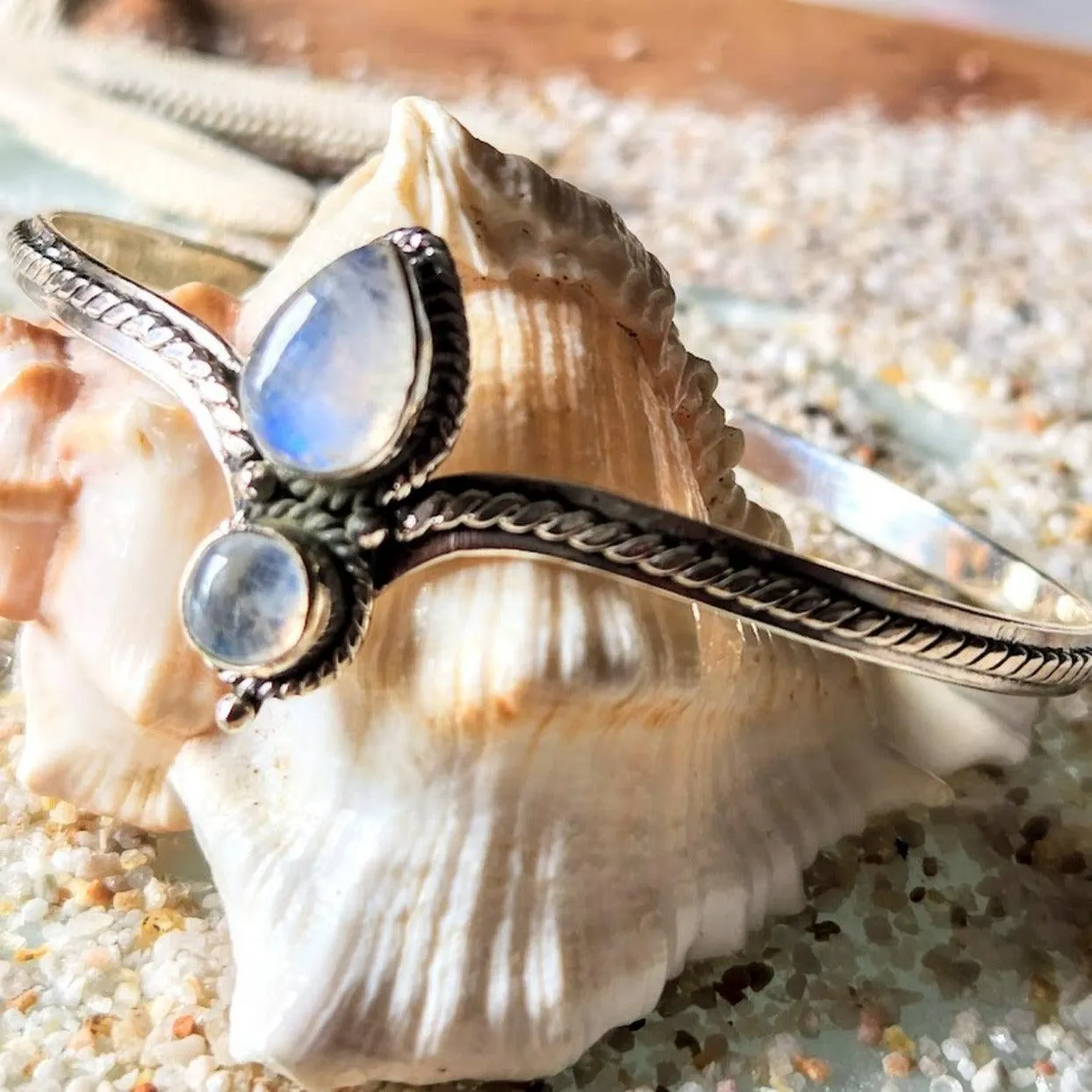 MOONLIGHT - MOONSTONE 925 SILVER CUFF