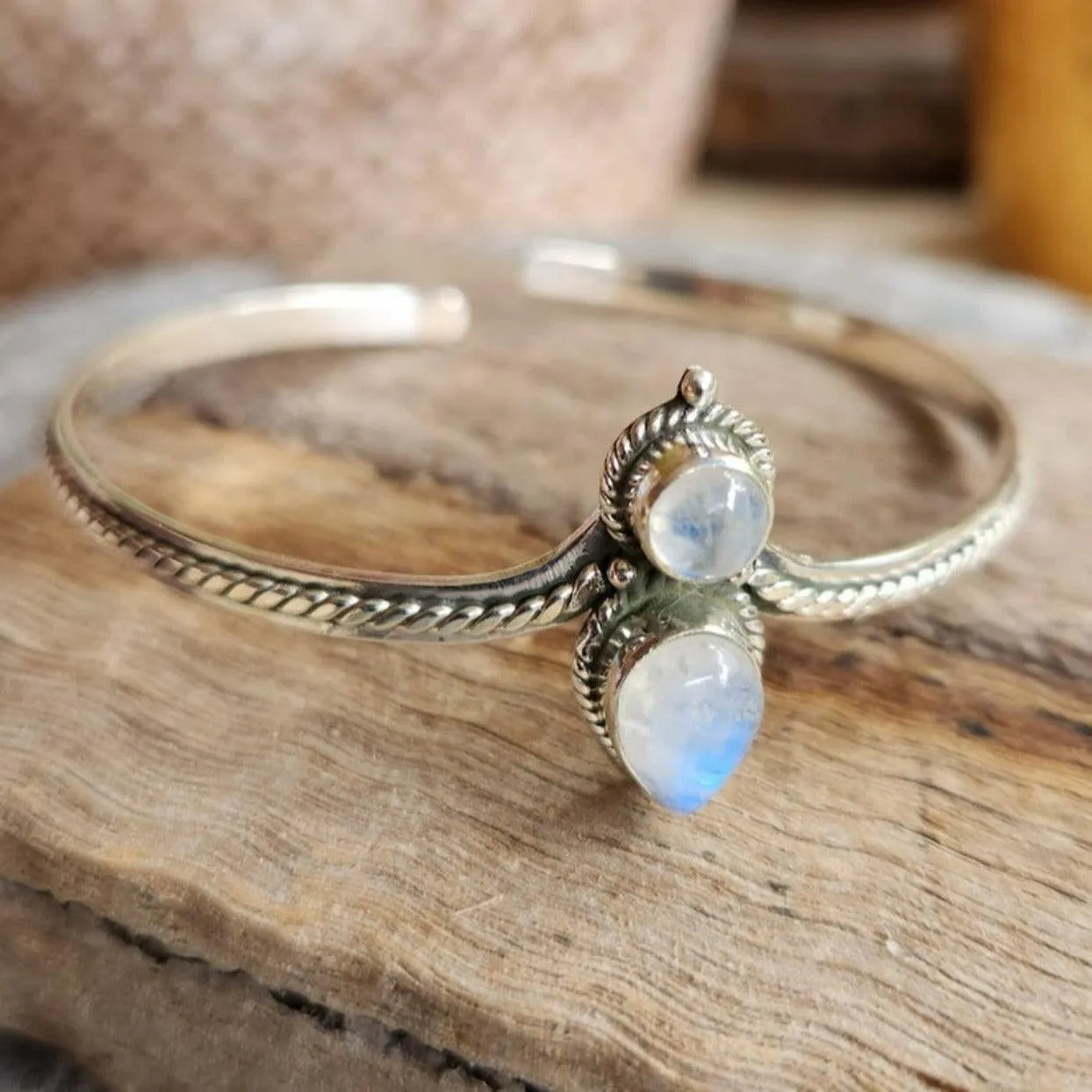 MOONLIGHT - MOONSTONE 925 SILVER CUFF