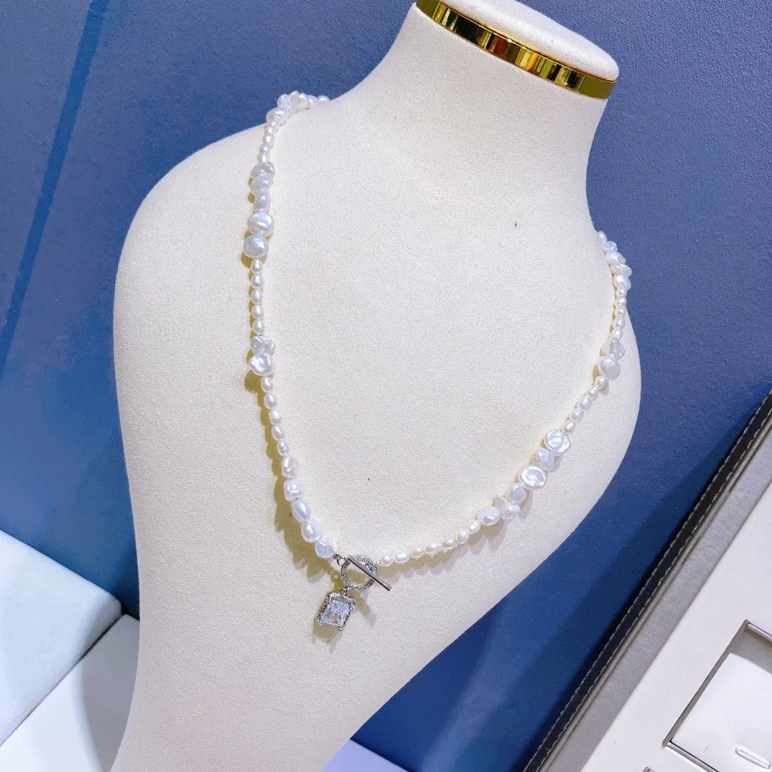 Natural freshwater baroque pearl necklace with pendant