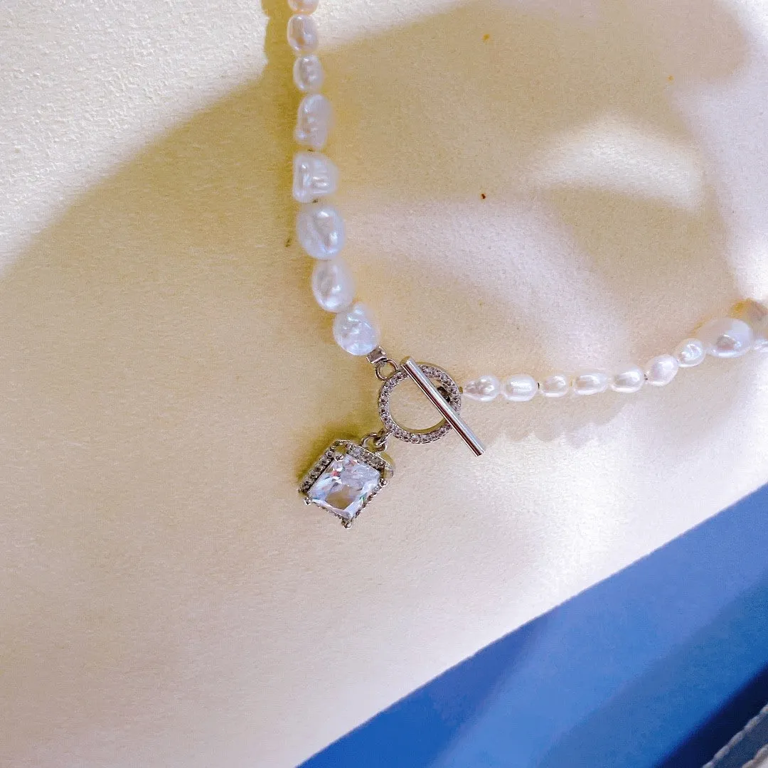 Natural freshwater baroque pearl necklace with pendant